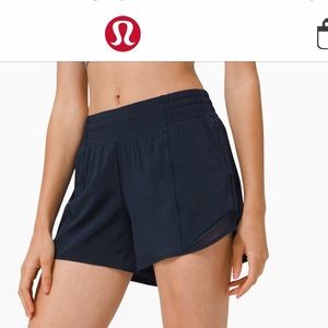 Lululemon Hottie Hot 4 inch size 6 Navy